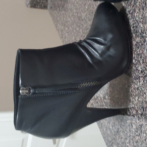Aldo Sleek Black Leather Ankle Booties - Picture 3 of 5
